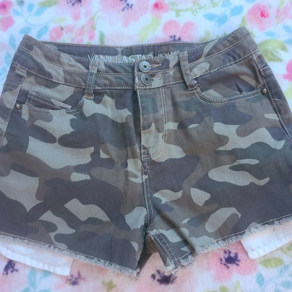 Camo High Rise Shorts - Picture 1 of 4